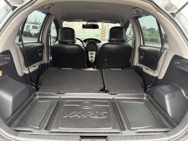 雙認證、實車實價，女用車，車況漂亮 內裝新，免鑰匙、升級音響 安卓機  第10張相片