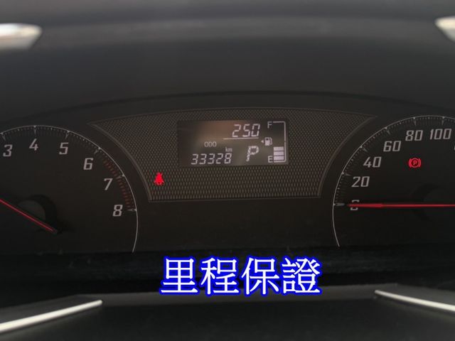 雙認證、原版件，實車實價、保固不另加價。豪華+版，僅跑3萬車況新，電動滑門、ikey摸門、定速、恆溫  第8張相片