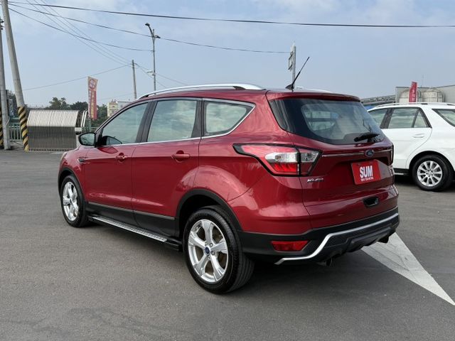 雙認證、原版件、實車實價，保固不另加價。時尚經典型~免鑰匙、車道變換輔助、全景天窗、盲點、carplay  第4張相片