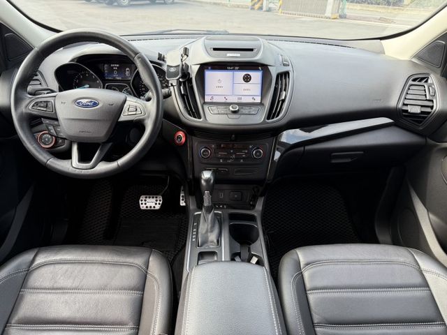 雙認證、原版件、實車實價，保固不另加價。時尚經典型~免鑰匙、車道變換輔助、全景天窗、盲點、carplay  第5張相片