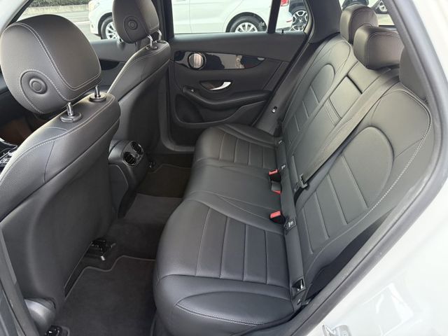 雙認證、原版件、實車實價。GLC220d 豪華柴油休旅，省油、外型大氣、內裝舒適，超值入手!  第7張相片