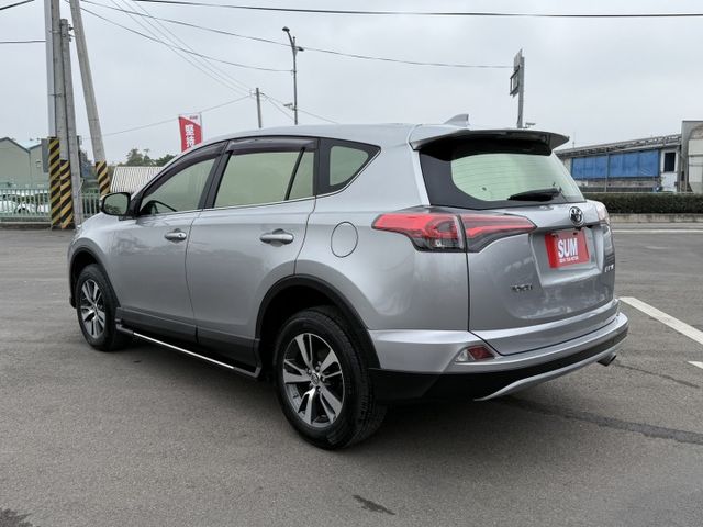 雙認證、實車實價、保固不另加價。頂級尊爵版~ACC跟車、車道偏移、電動椅、導航、carplay，耐用省油 大空間!  第4張相片