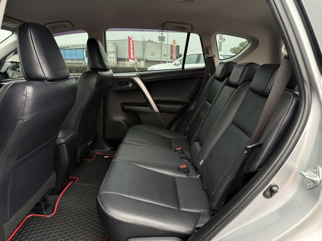 雙認證、實車實價、保固不另加價。頂級尊爵版~ACC跟車、車道偏移、電動椅、導航、carplay，耐用省油 大空間!  第7張相片