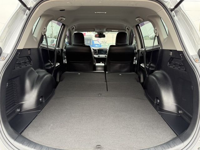 雙認證、實車實價、保固不另加價。頂級尊爵版~ACC跟車、車道偏移、電動椅、導航、carplay，耐用省油 大空間!  第13張相片