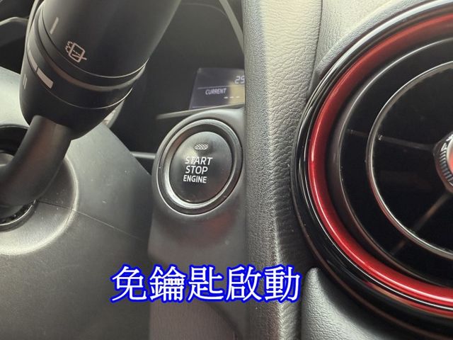 雙認證、原版件、實車實價、保固不另加價。頂級版~免鑰匙 摸門，一手車 內裝新  第9張相片