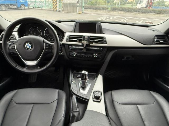 雙認證、原版件、實車實價。318D 省油動力佳，內裝高質感  第5張相片