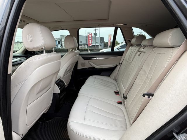 雙認證、實車實價。X5 25d 柴油~省油大馬力，空間寬敞，一手車 只跑8萬 內裝新 氣氛佳  第7張相片