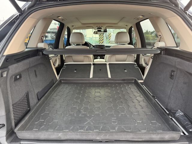 雙認證、實車實價。X5 25d 柴油~省油大馬力，空間寬敞，一手車 只跑8萬 內裝新 氣氛佳  第14張相片