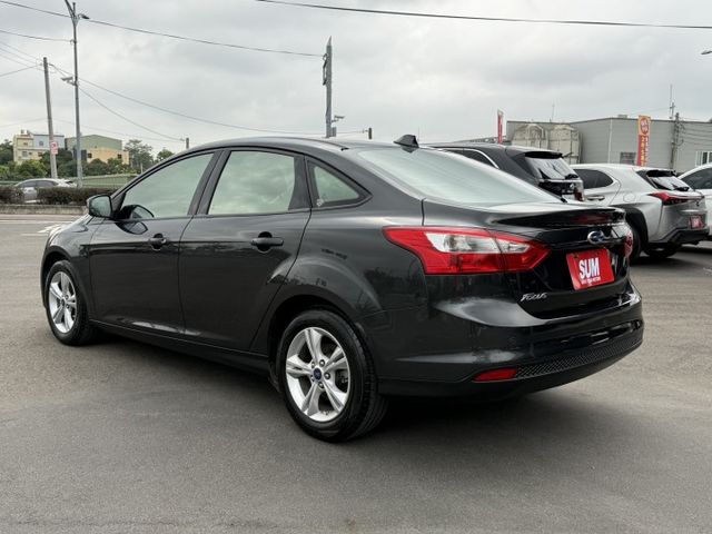 雙認證、實車實價。超值代步車 FOCUS 1.6 安卓機影音、carplay、恆溫、定速  第4張相片