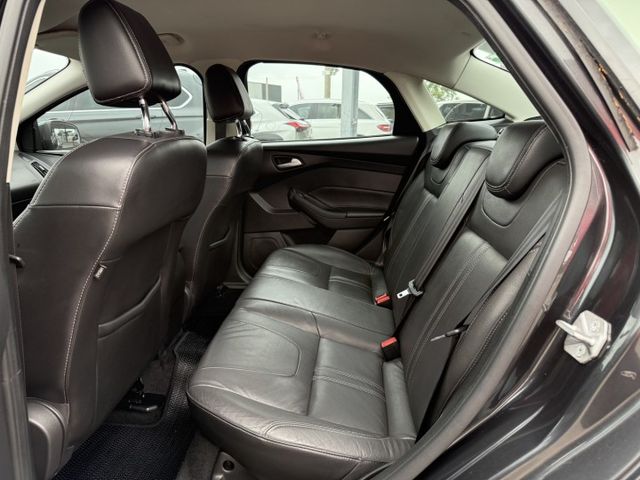 雙認證、實車實價。超值代步車 FOCUS 1.6 安卓機影音、carplay、恆溫、定速  第7張相片