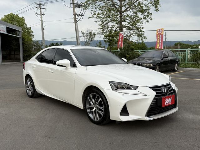 雙認證、原版件、實車實價。2017年式 小改款 頂級版~天窗、ACC跟車、座椅冷熱通風，一手車 跑少 車況新  第2張相片