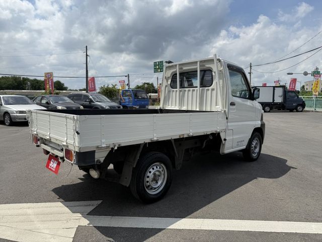 雙認證、原版件、實車實價、保固不另加價。菱利A190 自排小貨車，車斗新、內裝乾淨  第3張相片