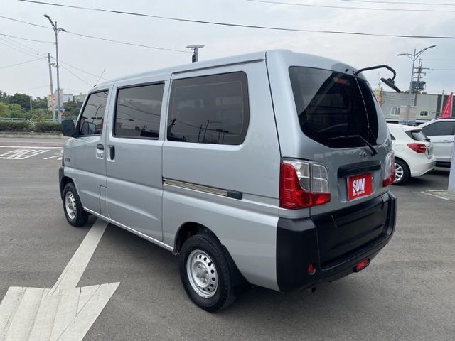 雙認證、原版件、實車實價、保固不另加價。菱利 A180 1.5 廂式 五人座 小貨車 僅跑5萬，內裝乾淨車況新  第4張相片