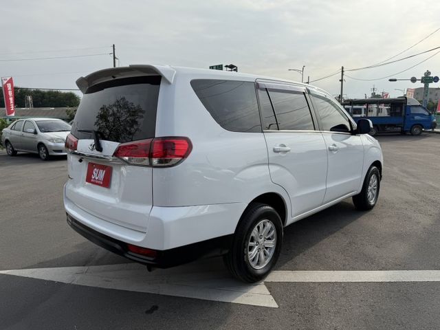 雙認證、原版件、實車實價、保固不另加價。精緻型~定速、後座出風口、電動後視鏡，客貨兩用大空間!  第3張相片