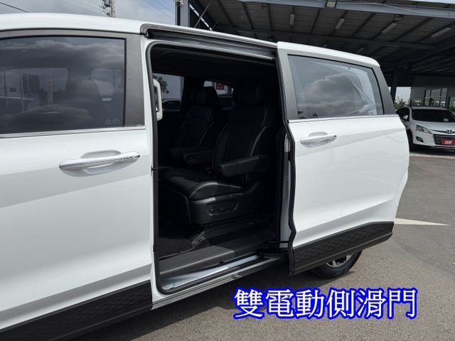 雙認證、原版件、實車實價。頂級GLT--B 僅跑1萬，全景天窗、4座電動椅、環景影像、ACC跟車、電尾門、carplay  第16張相片