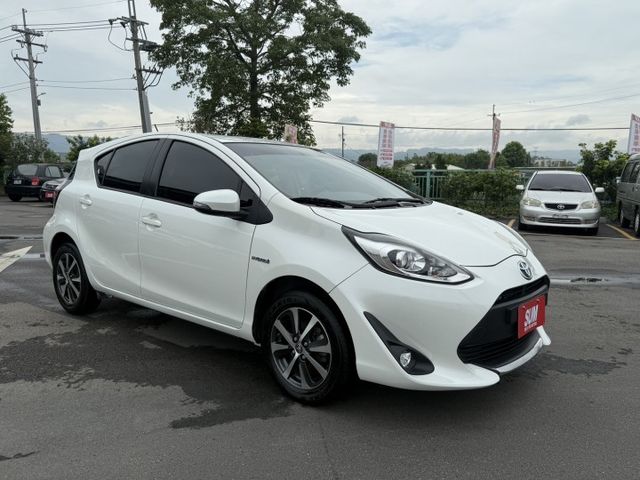 雙認證、實車實價、保固不另加價。超省油~油電小車 ，ikey、摸門解鎖、定速、盲點、恆溫  第2張相片