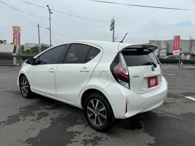雙認證、實車實價、保固不另加價。超省油~油電小車 ，ikey、摸門解鎖、定速、盲點、恆溫  第3張相片