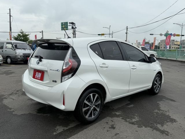 雙認證、實車實價、保固不另加價。超省油~油電小車 ，ikey、摸門解鎖、定速、盲點、恆溫  第4張相片
