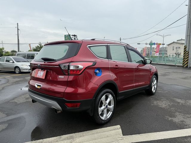 雙認證、實車實價，保固不另加價。時尚經典型~免鑰匙、車道變換輔助、全景天窗、盲點、carplay  第3張相片