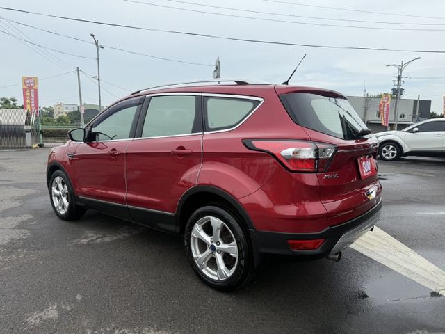 雙認證、實車實價，保固不另加價。時尚經典型~免鑰匙、車道變換輔助、全景天窗、盲點、carplay  第4張相片
