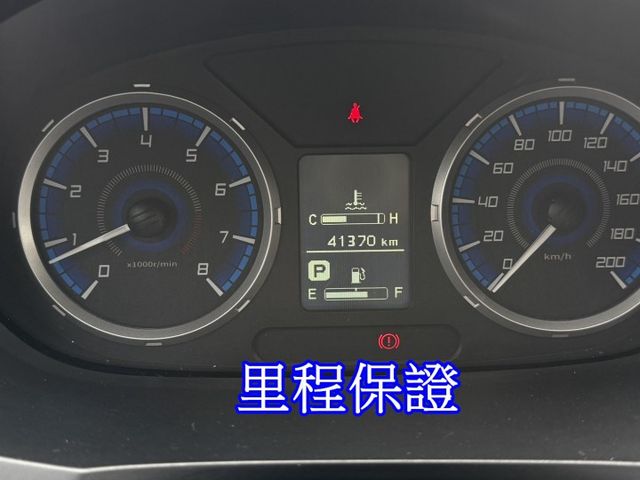 雙認證、原版件、實車實價、保固不另加價。精緻版 實跑4萬公里，無載重，內裝乾淨 九成新，定速、導航、後座出風口  第8張相片