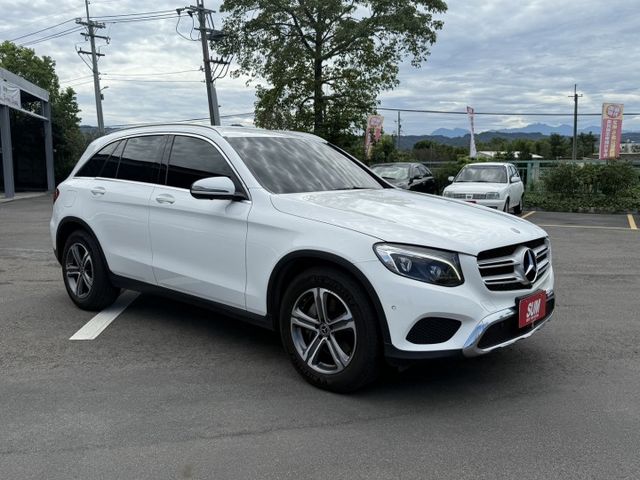 認證車、原版件、實車實價。GLC250 原廠保養，內裝新，定速、環景影像、盲點、電動尾門、carplay  第2張相片