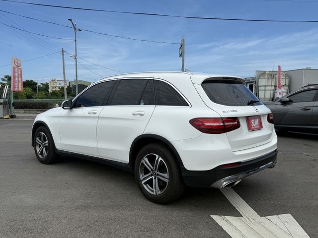 認證車、原版件、實車實價。GLC250 原廠保養，內裝新，定速、環景影像、盲點、電動尾門、carplay  第4張相片