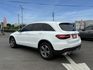 認證車、原版件、實車實價。GLC250 原廠保養，內裝新，定速、環景影像、盲點、電動尾門、carplay  第4張縮圖