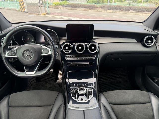 認證車、原版件、實車實價。GLC250 原廠保養，內裝新，定速、環景影像、盲點、電動尾門、carplay  第5張相片