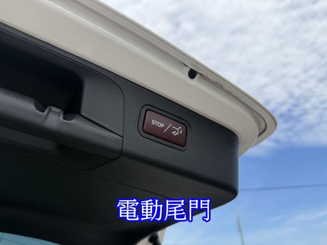 認證車、原版件、實車實價。GLC250 原廠保養，內裝新，定速、環景影像、盲點、電動尾門、carplay  第12張相片