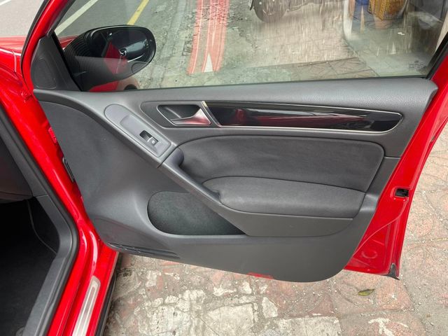 VOLKSWAGEN福斯 GOLF GTI  第14張相片