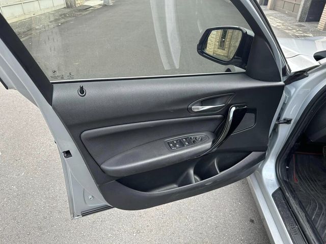 BMW寶馬 118  第7張相片