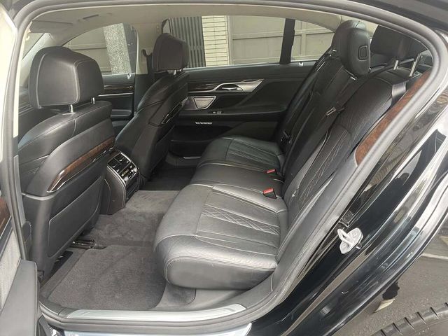 BMW寶馬 740LI  第8張相片