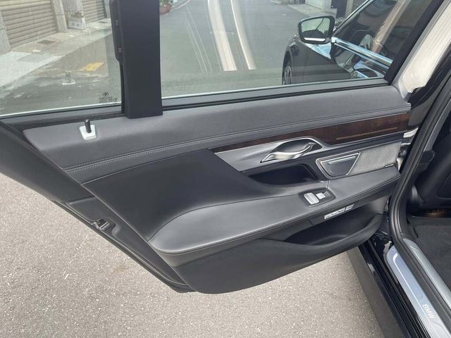 BMW寶馬 740LI  第9張相片