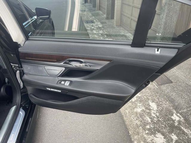 BMW寶馬 740LI  第11張相片