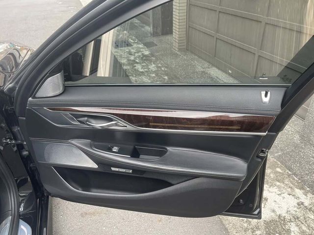 BMW寶馬 740LI  第13張相片