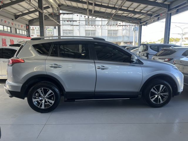 RAV4 2.0  第4張相片