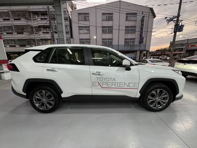 RAV4 2.0  第4張相片