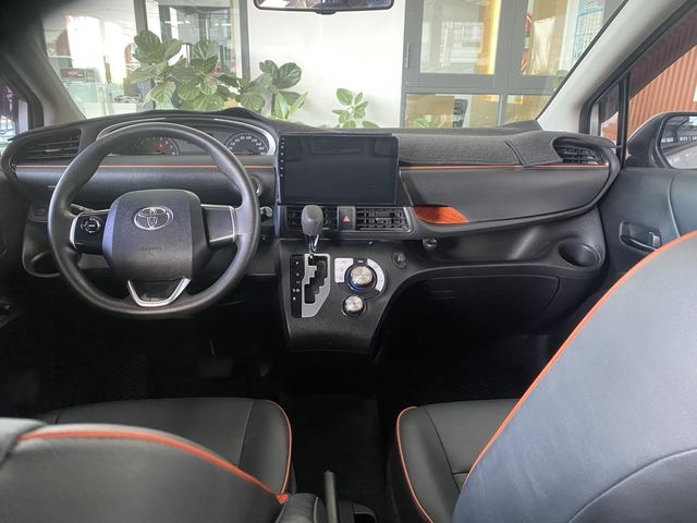 SIENTA 1.8  第8張相片