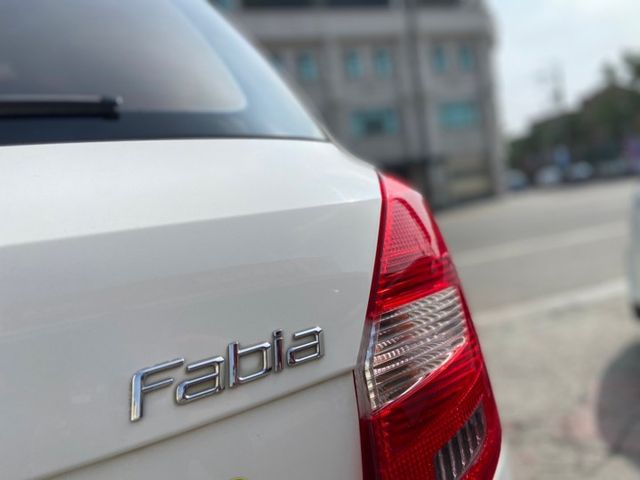 2012 SKODA FABIA 1.6  5人座掀背車/原版/一手車/認證/大空間  第6張相片