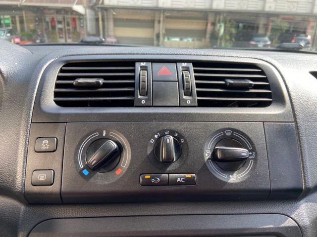 2012 SKODA FABIA 1.6  5人座掀背車/原版/一手車/認證/大空間  第9張相片