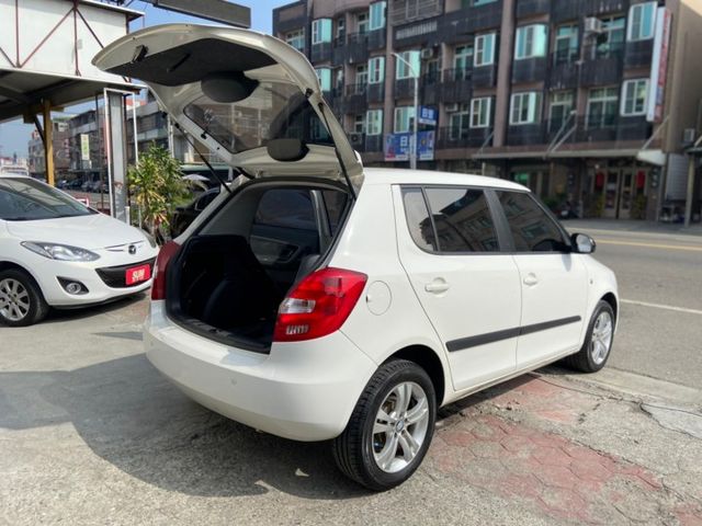 2012 SKODA FABIA 1.6  5人座掀背車/原版/一手車/認證/大空間  第17張相片