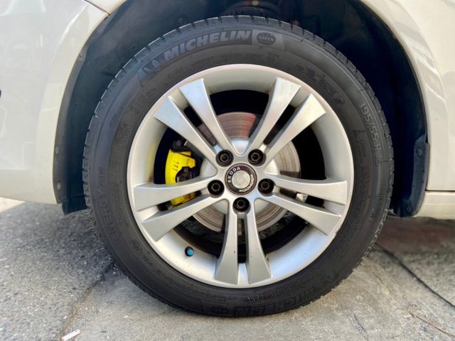 2012 SKODA FABIA 1.6  5人座掀背車/原版/一手車/認證/大空間  第18張相片