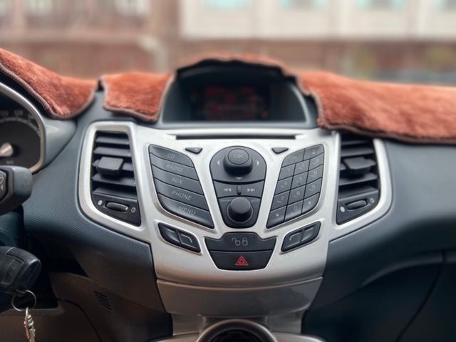 2012 FIESTA 1.6  運動版  里程實跑20萬km 認證車  方向盤快控鍵 織布座椅  第6張相片