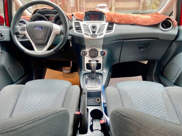 2012 FIESTA 1.6  運動版  里程實跑20萬km 認證車  方向盤快控鍵 織布座椅  第7張相片