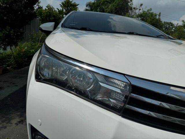 2014  Toyota Corolla Altis 1.8經典版 定速巡航 方向盤快控鍵 恆溫空調  第3張相片