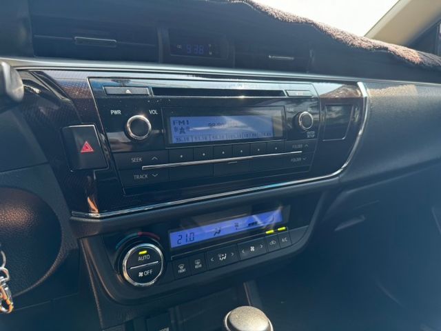 2014  Toyota Corolla Altis 1.8經典版 定速巡航 方向盤快控鍵 恆溫空調  第8張相片