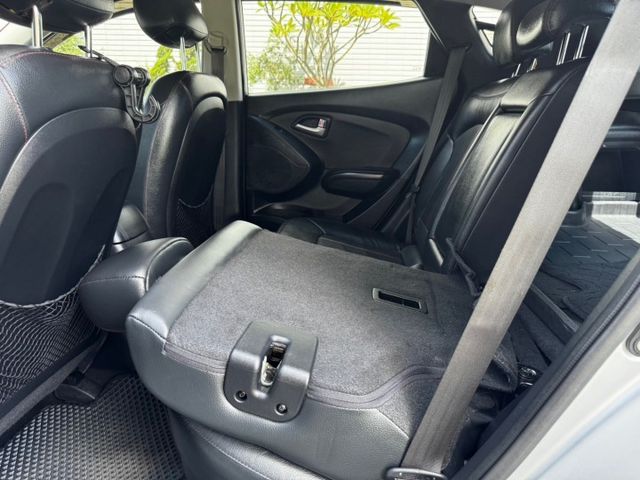 2013 Hyundai ix35 S 2.4 旗艦型 方向盤快控鍵 恆溫空調 電動座椅 倒車影像 定速  第11張相片