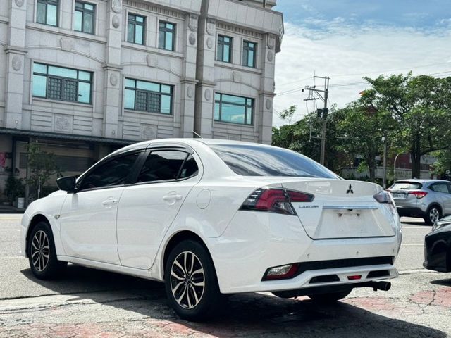 2020  Mitsubishi Grand Lancer 1.8 經典  恆溫空調  循跡防滑  影音多媒體  倒影  第2張相片