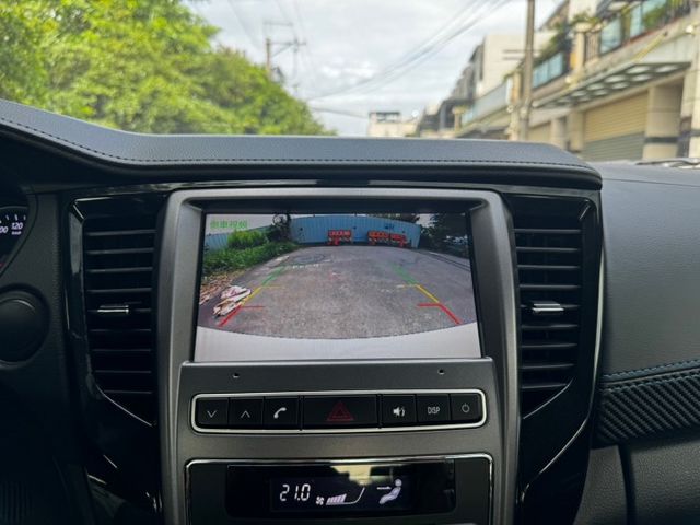 2020  Mitsubishi Grand Lancer 1.8 經典  恆溫空調  循跡防滑  影音多媒體  倒影  第5張相片